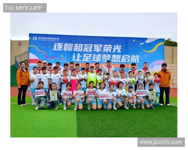 记者独家专访知名足球球星畅谈赛场拼搏与未来梦想