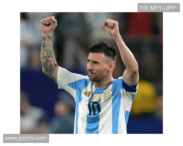 足球传奇人物的辉煌征程与世界足坛影响力解析