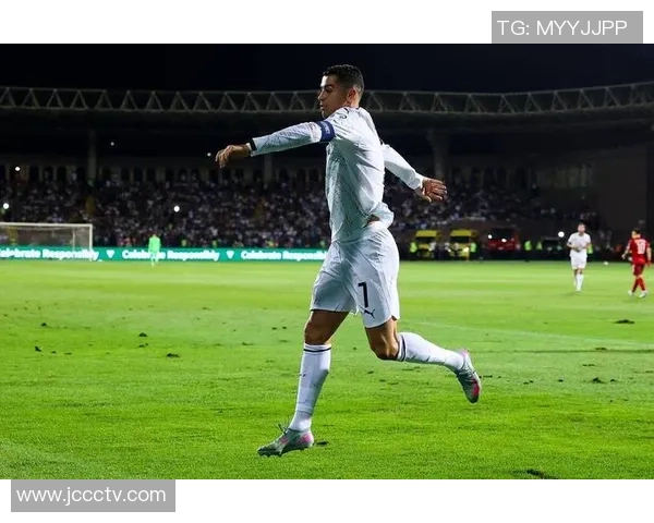 足球巨星C罗的传奇人生与无与伦比的赛场表现分析